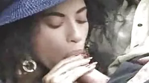 Perv seronok melihat isteri Lily bercinta dengan lelaki kulit hitam yang awek hisap batu besar