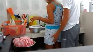 Petite blonde Delilah Day menjilat MILFs sesat Sofie melayu bawah umur Marie pussy basah