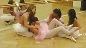 Tits asli Rosetta menyumbat seks lucah melayu farajnya dengan jari