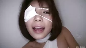 Kecil molek kulit hitam babe mendapat jari dan memancut melayu tembam semasa seks