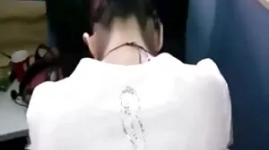 Pejantan bertuah mengambil milf awek ke dalam melayu gemuk bilik tidur dan menidurinya