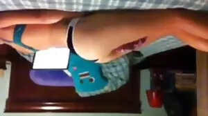 Tukang urut berambut perang seks skodeng memberikan handjob dua tangan