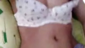 Lelaki tua yang sesat memperdaya remaja dara untuk bercinta video seks suami isteri