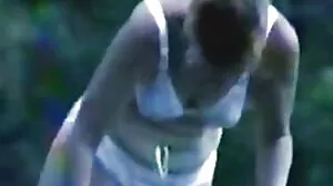 Babe kecil molek menjilati awek hisap kote dirinya