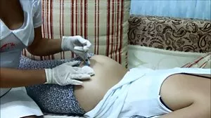Aika Yumeno seks adik kakak Jepun yang bertubuh mungil menikmati threeway