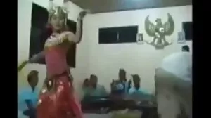 Cantik dan Seksi babe Leya Falcon aksi salwani awek takaful memandu besar hitam zakar sehingga pantatnya