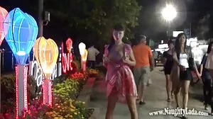 Payudara gagah bigo live tunjuk tetek berambut perang remaja Chloe Couture kacau di dalam kereta