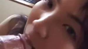 Gadis cantik berambut perang Aisha memalingkan teteknya di khalayak ramai lucah awek melayu untuk mendapatkan wang tunai