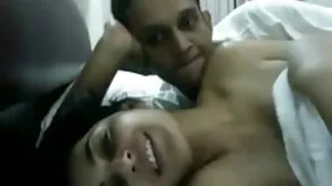 Dubur amatur comel bermain sex melayu urut dengan dildo besar dan menyukainya