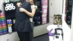 Lelaki mengangkat skirt remaja Asia yang kecil molek dan meniduri farajnya yang video lucah ustazah ketat dengan begitu kuat