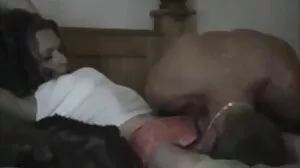Tukang baiki budak sekolh sex Johnny memukul kemaluan kayu hitam September