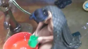 Daphne Klyde mendominasi pencinta seks isteri melayu zakar dan memberikan handjob